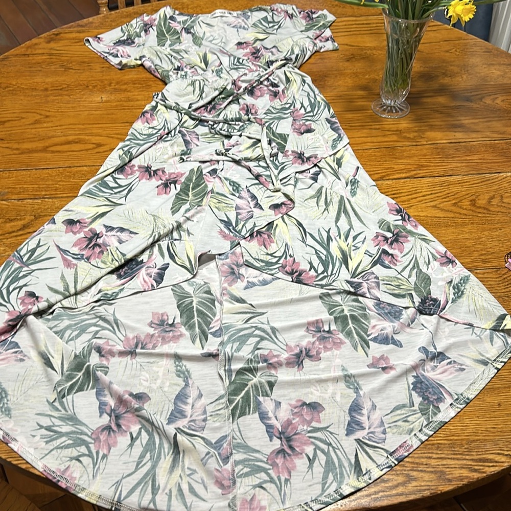 Kiki Larue dress. Marnie Floral print wrap style.Size Small. Excellent condition